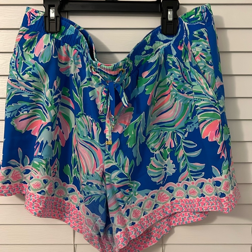 EUC- Lilly Pulitzer Flowy shorts, size XL